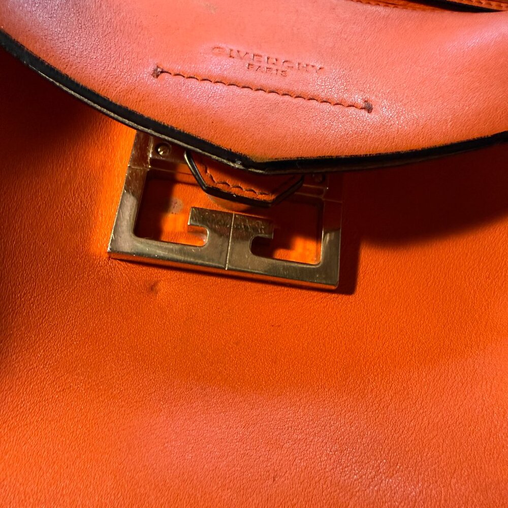 𝔾𝕚𝕧𝕖𝕟𝕔𝕙𝕪 𝕄𝕪𝕤𝕥𝕚𝕔 𝕄𝕚𝕟𝕚 𝔹𝕒𝕘 - Picture 3 of 15